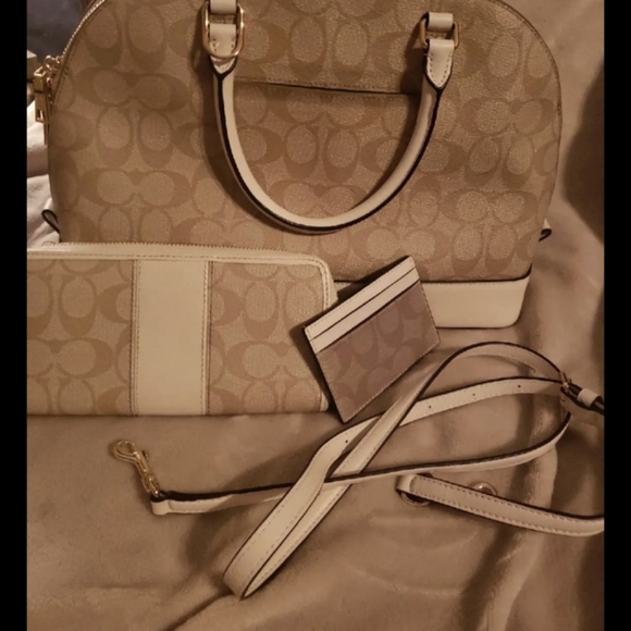 3 piece Coach set. - Picture 3 of 8